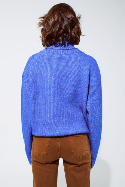 Camisola fofa azul clara com gola alta