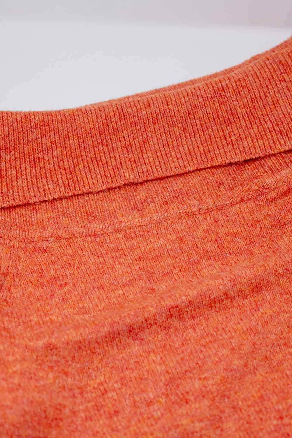 Camisola laranja com decote em barco