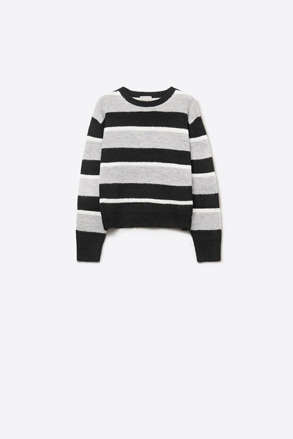 Camisola preta com riscas brancas e cinzentas