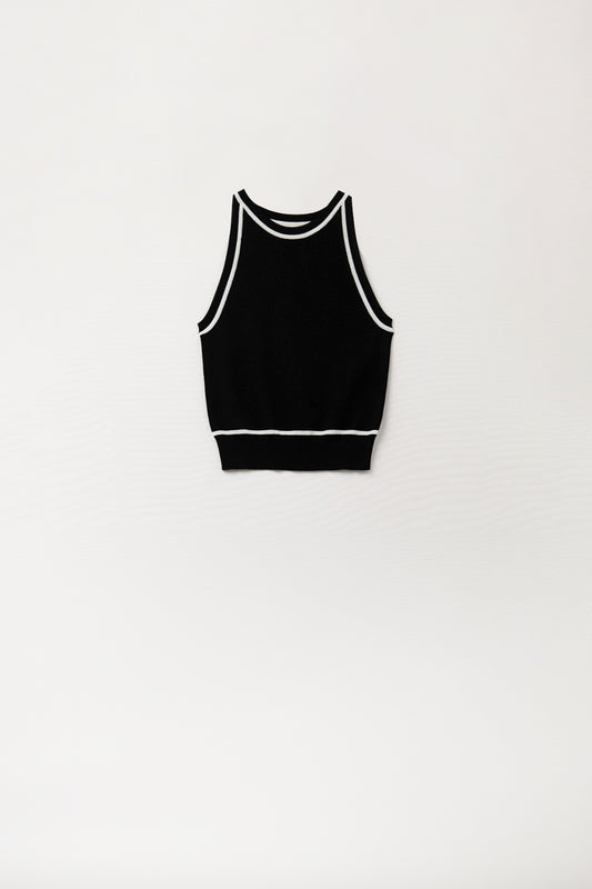 Q2 Camisola sem mangas em preto com detalhes em linhas brancas