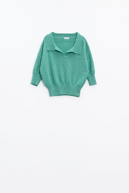 Camisola verde com mangas 3/4 e gola pólo