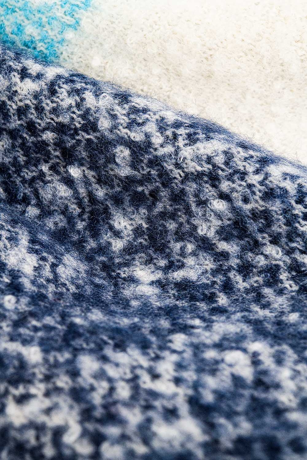 Cachecol grosso com listras em azul