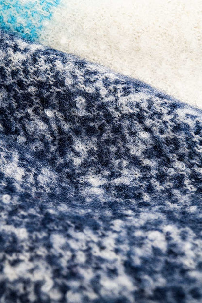 Cachecol grosso com listras em azul