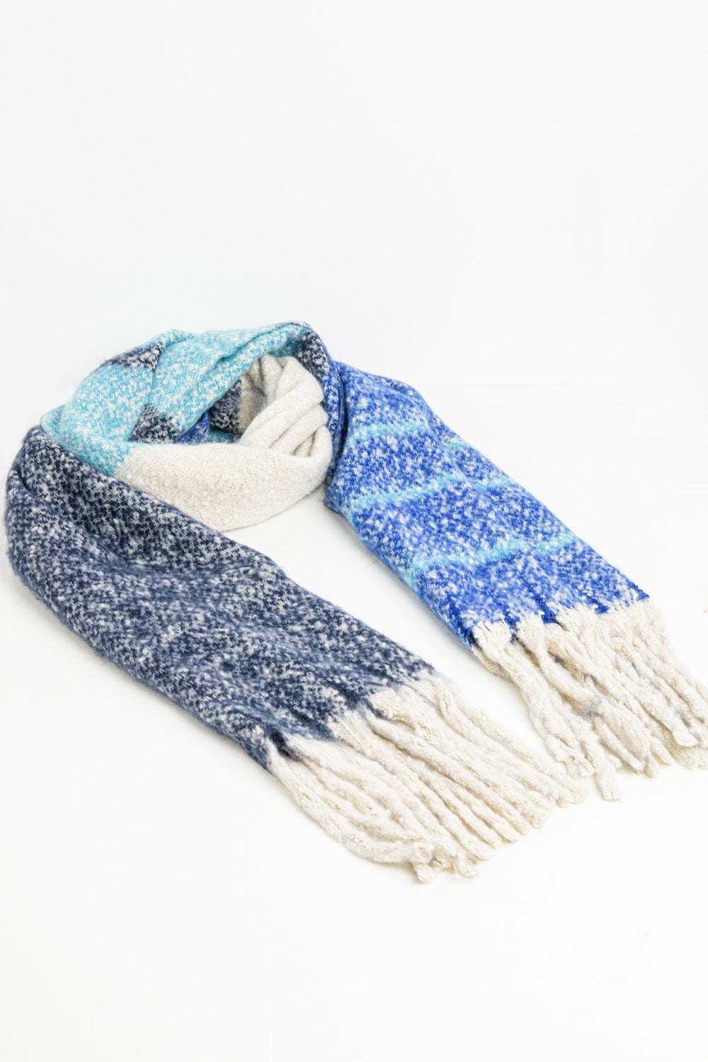 Cachecol grosso com listras em azul