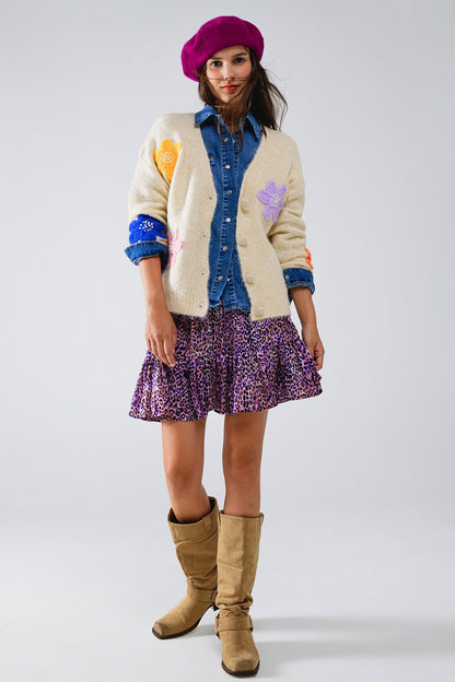 Cardigan creme com flores bordadas