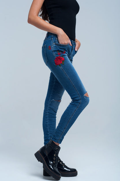 Jeans skinny detalhe bordado