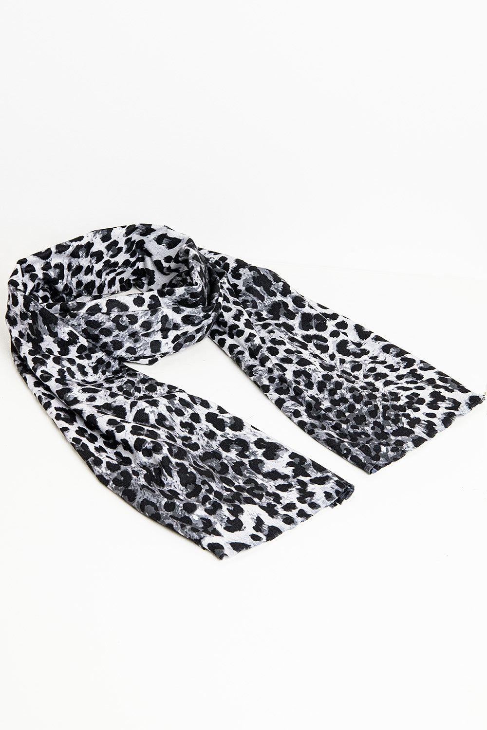 Cachecol de trama fina com estampa de leopardo em cinza