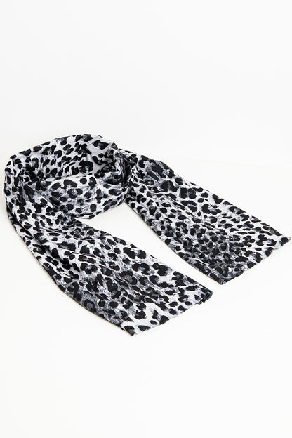 Cachecol de trama fina com estampa de leopardo em cinza