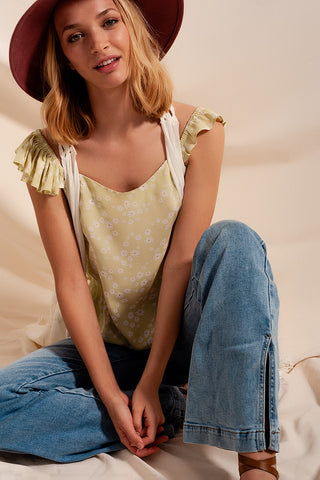 Top cami com alças franzidas e estampa floral verde