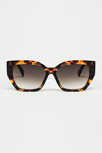 Q2 geometric polarized sunglasses with gradient dark lenses and tortoise shell