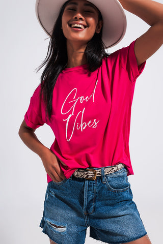 Camiseta com slogan Good Vibes em fúcsia
