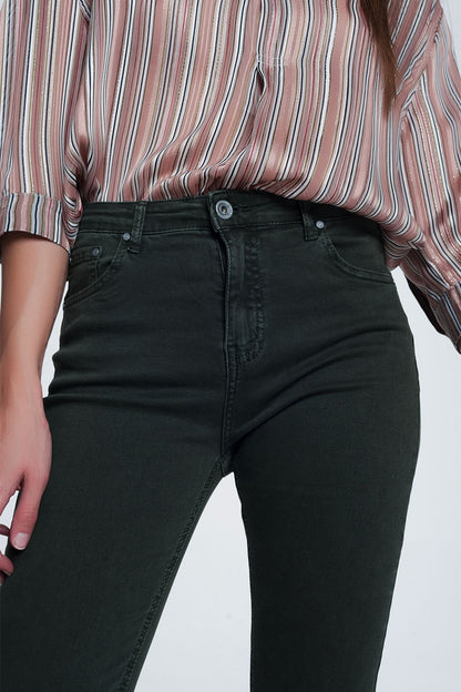 Jeans flare de cintura alta com bainha crua em cáqui