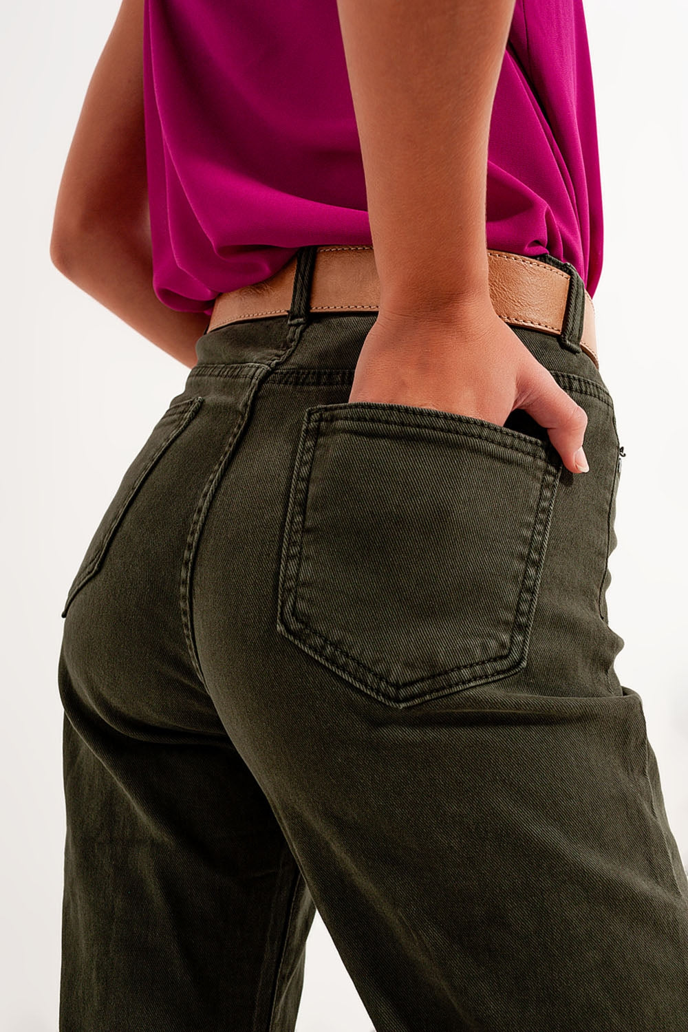 jeans mom de cintura alta e folgada em verde