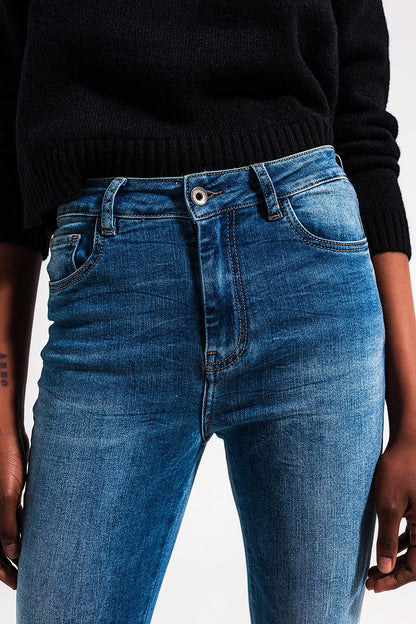 Calça jeans skinny elástica de cintura alta em azul médio