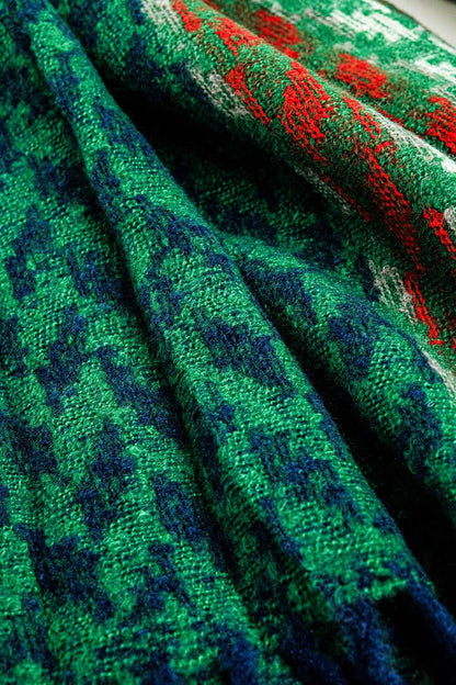 Houndstooth design Scarf in green and red