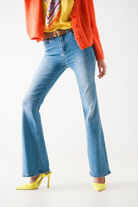 Q2 Jeans flare alto dos anos 70 em lavagem clara com stretch