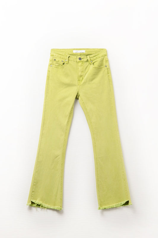 Q2 Jeans flare com borda de barra crua em cor lima