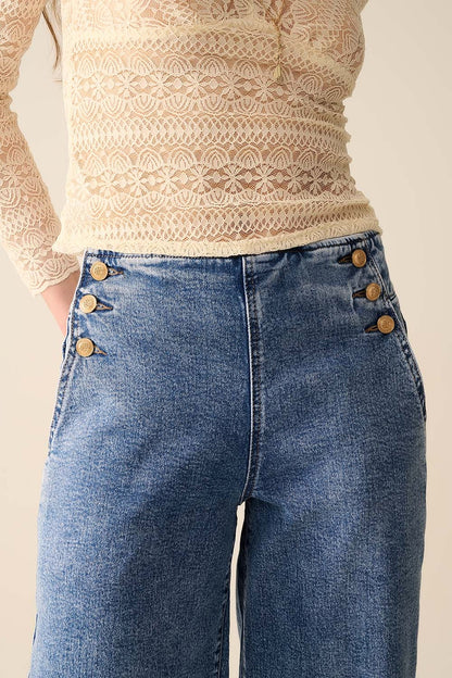 Jeans Marinho de Perna Reta com Botões Dourados em Lavagem Média