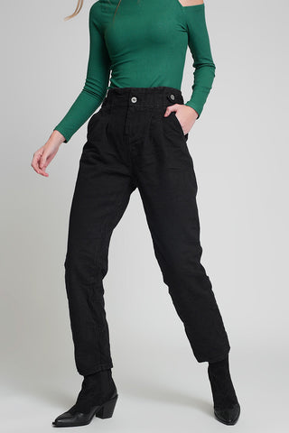 Jeans com cintura paper bag e detalhes de botões na cor preta