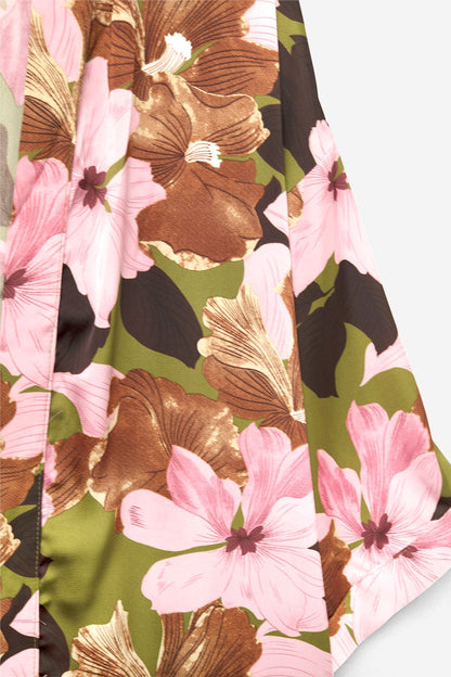 Kimono de cetim com flores tropicais em verde azeitona