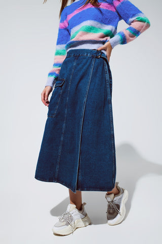 Saia jeans longa envelope com detalhe de bolso