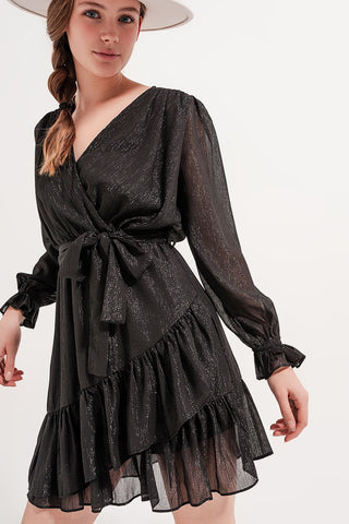 Vestido curto com bainha flippy em preto