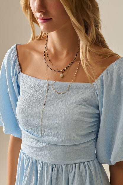 Mini vestido de manga folhada com textura em azul claro