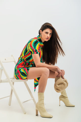 Vestido curto estilo camisa envelope com estampa de redemoinhos verdes