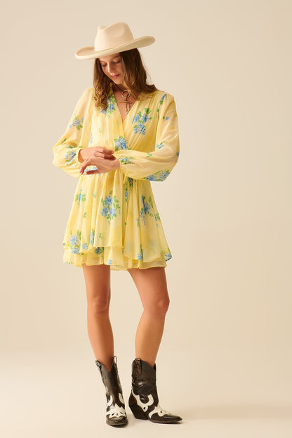 Minivestido amarelo-manteiga de primavera com folhos