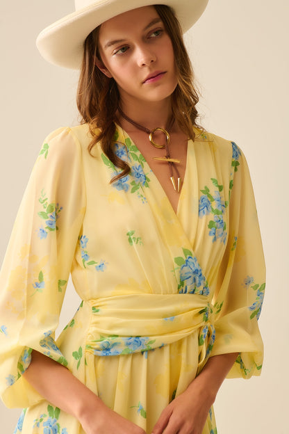 Minivestido amarelo-manteiga de primavera com folhos