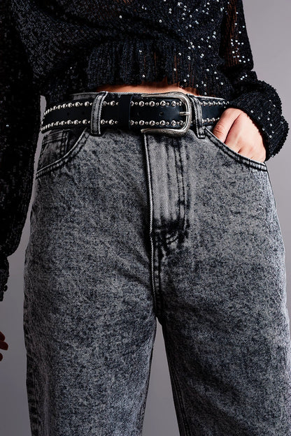 Mom jeans com cintura alta na cor preta