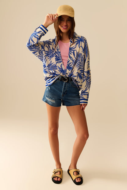 Motivo Tropical Blusa Relaxada em Azul e Branco