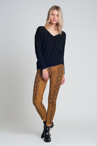 Calça super skinny reversível mostarda com estampa de cobra