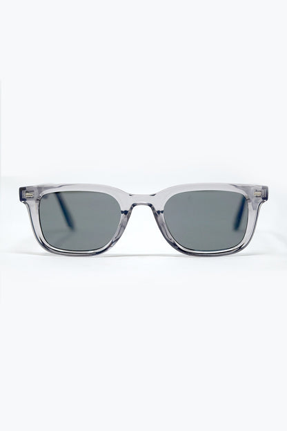 Q2 Óculos de sol quadrados cinzentos com lentes pretas gradientes e pormenor lateral em metal