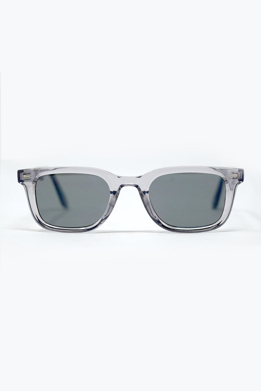 Q2 Óculos de sol quadrados cinzentos com lentes pretas gradientes e pormenor lateral em metal