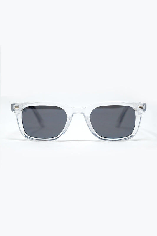 Q2 Óculos de sol quadrados transparentes com lentes pretas gradientes e pormenor lateral em metal