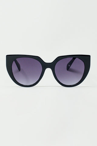 Óculos de sol estilo olho de gato oversized com aro largo em preto