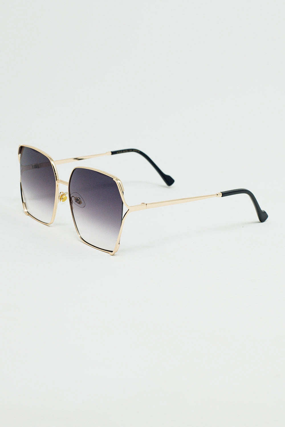 Óculos de sol quadrados grandes de metal com lentes pretas degradê