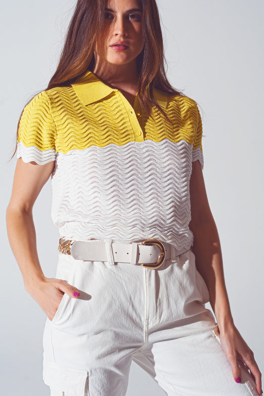 Q2 Polo curto tricotado em blocos de cores branco e amarelo