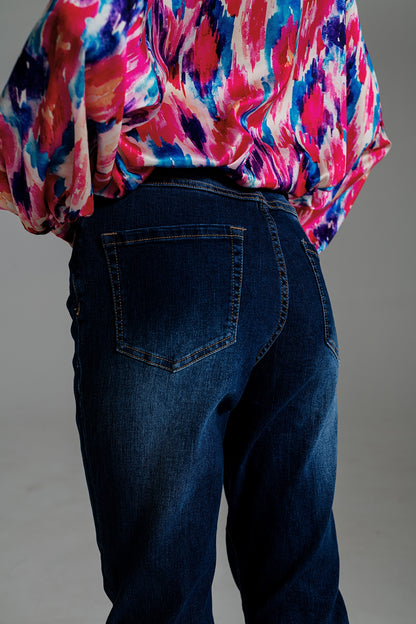 Jeans básico regular perna em lavagem média