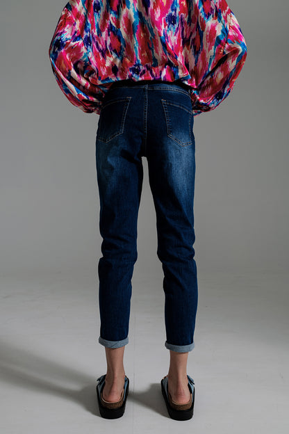 Jeans básico regular perna em lavagem média