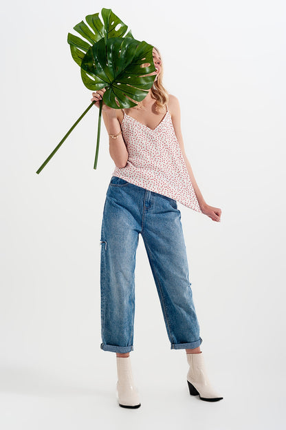 Jeans com rasgos laterais e corte relaxado em azul médio