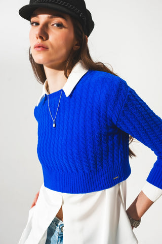 Suéter curto de tricô com gola redonda azul