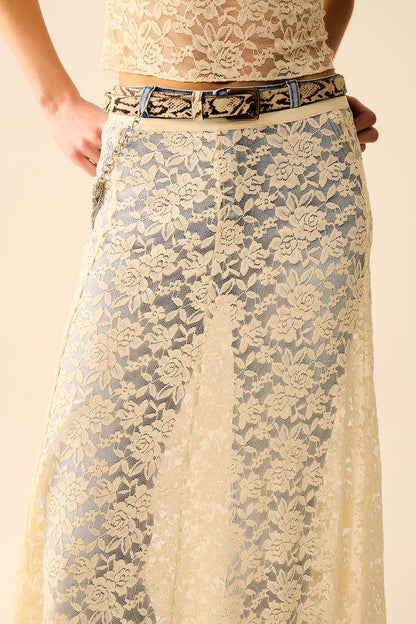 Saia longa de renda bege com design floral