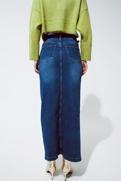 Saia Maxi de Denim Elástica com Fenda na Frente em Tom Médio