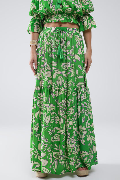 Q2 Saia maxi em camadas com estampado floral verde