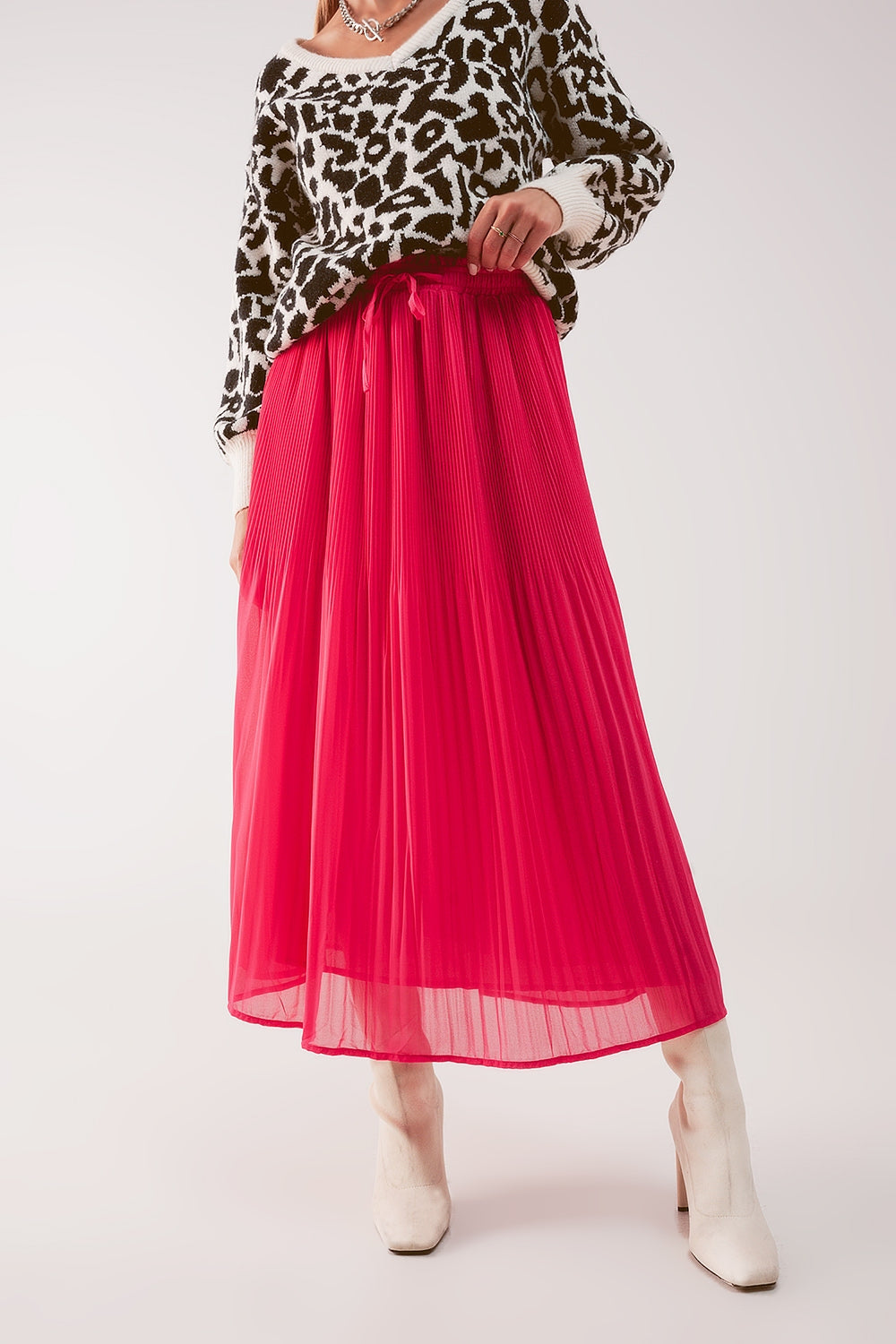 Q2 Saia midi plissada de chiffon em fúcsia