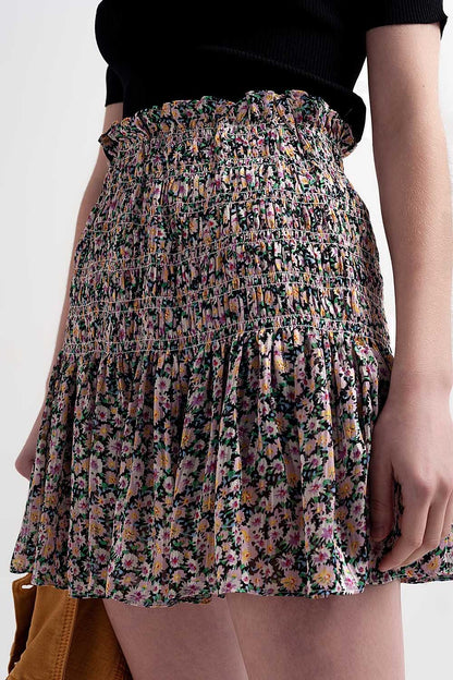Saia preta com estampa floral e desenho em rufo