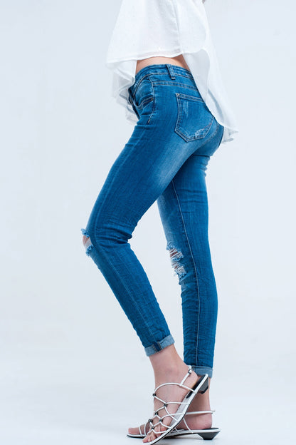 Jeans skinny elástico com rasgos