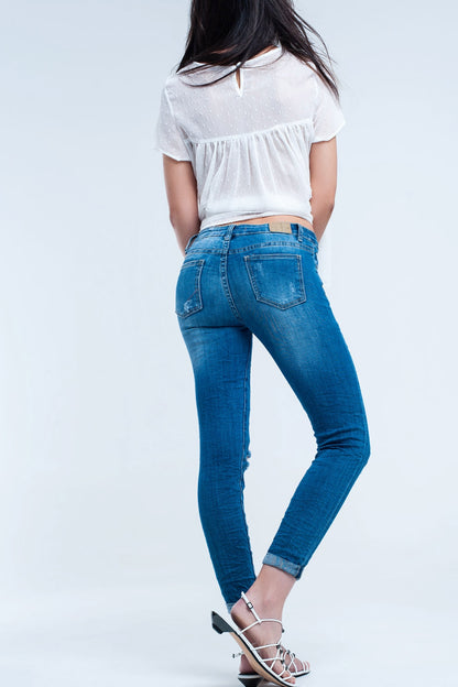 Jeans skinny elástico com rasgos